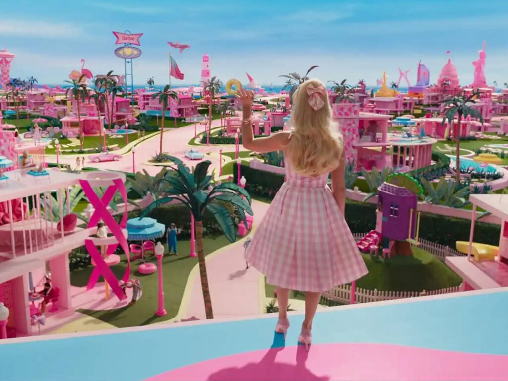 "Barbie" (2023) producida por Mattel y dirigida por Greta Gerwig